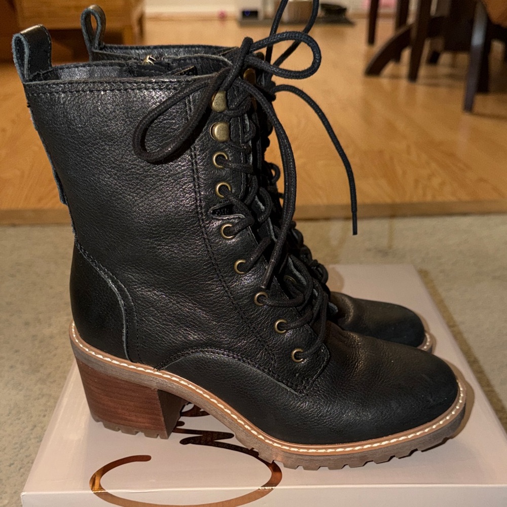 Crown Vintage Black Leather Ankle Boots - Picture 5 of 10